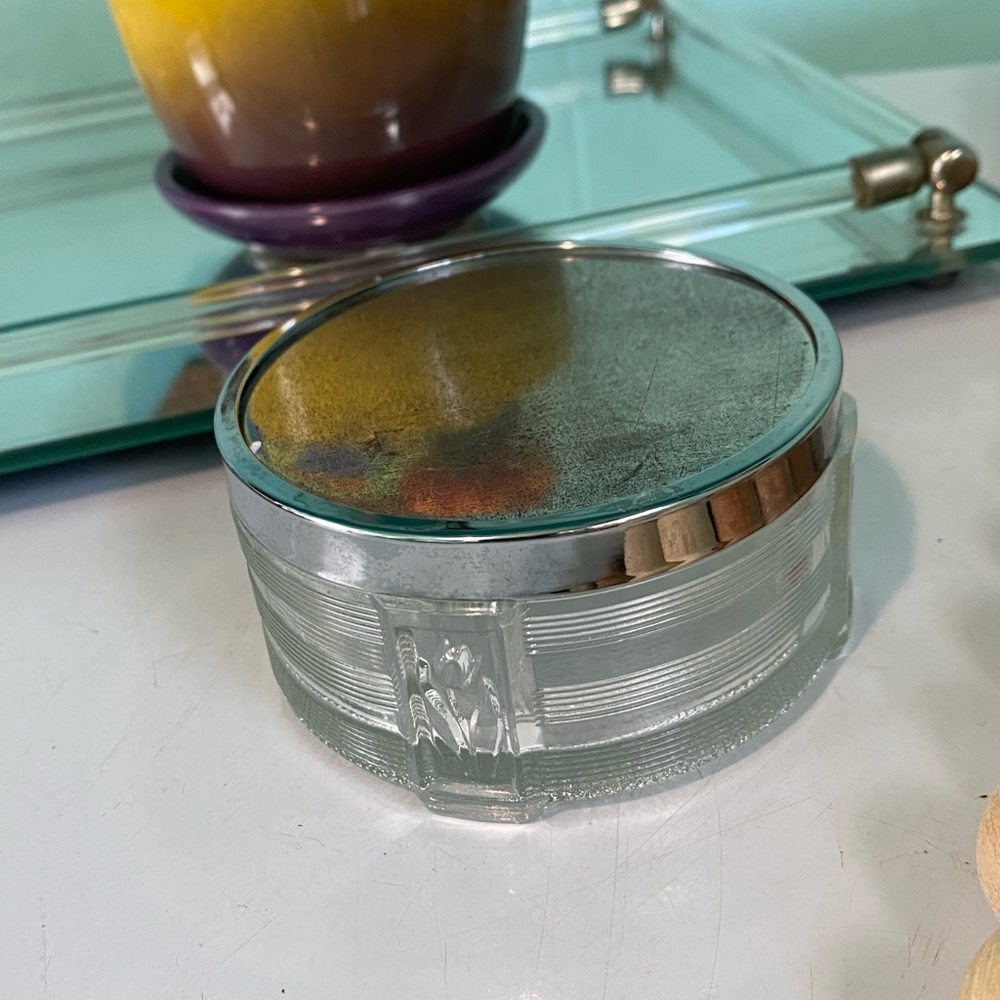 1950’s vintage glass tulip vanity jar - Picture 4 of 6